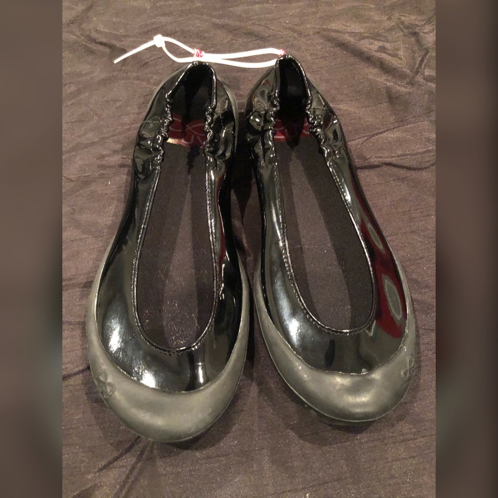 Youth Black Patent Ballet Flats by LUV Size 2 US